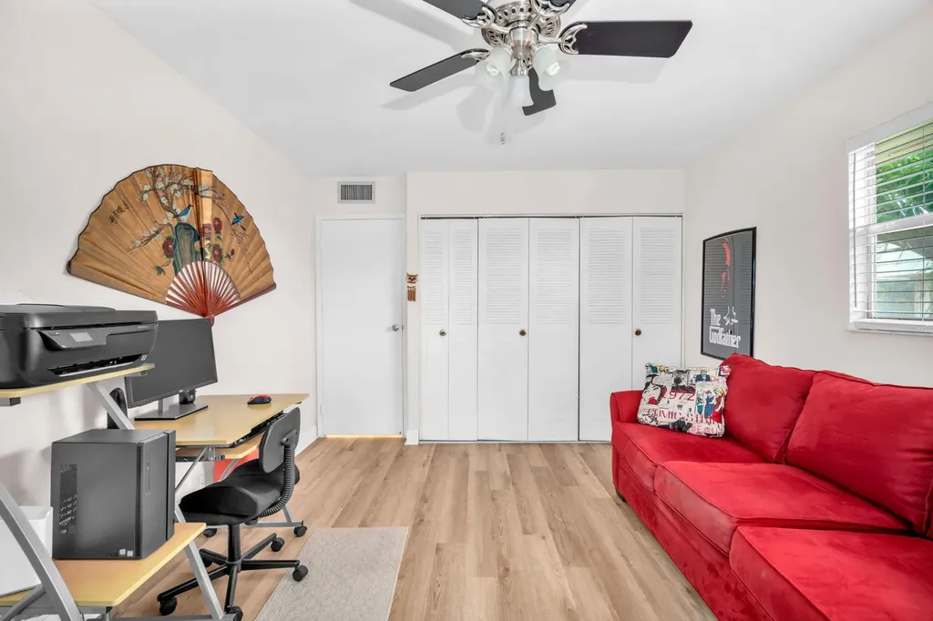 716 Saxony Place Delray Beach FL 33446