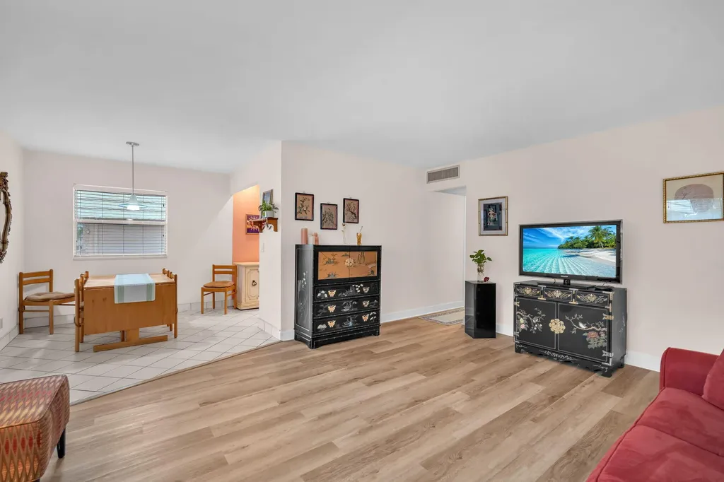 716 Saxony Place Delray Beach FL 33446