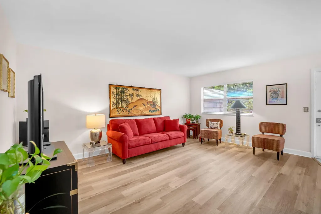 716 Saxony Place Delray Beach FL 33446