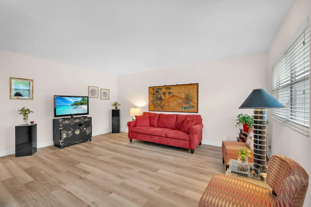 716 Saxony Place Delray Beach FL 33446
