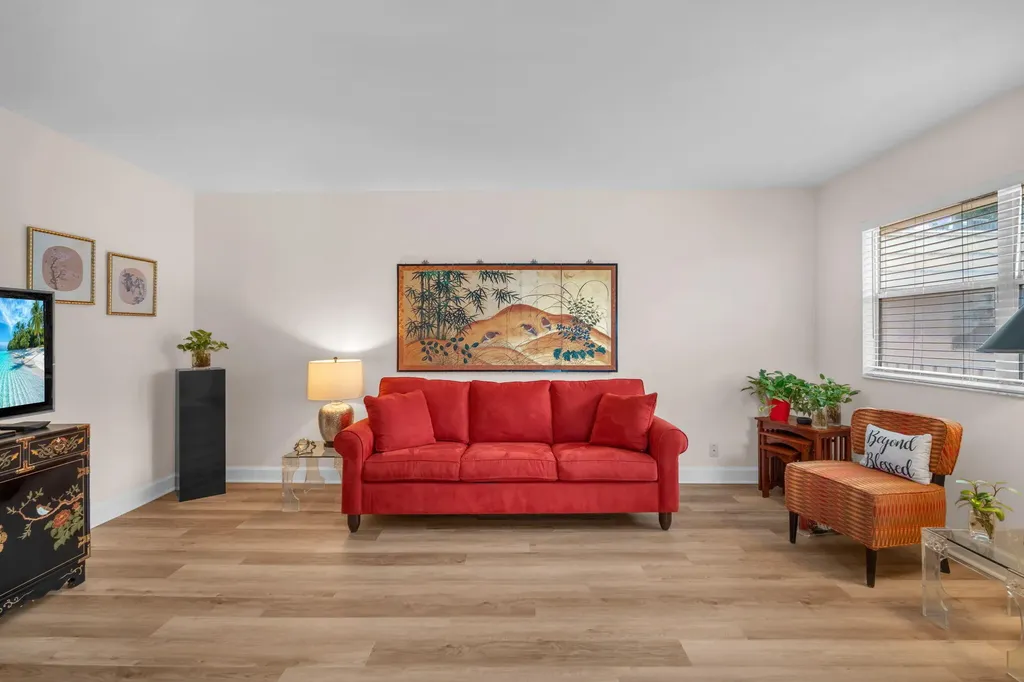 716 Saxony Place Delray Beach FL 33446