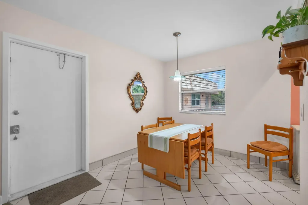 716 Saxony Place Delray Beach FL 33446