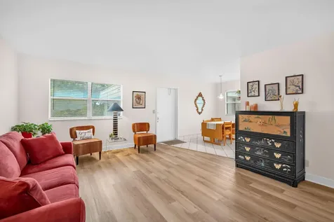 716 Saxony Place Delray Beach FL 33446