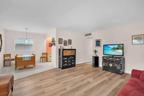 716 Saxony Place Delray Beach FL 33446