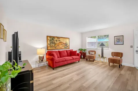 716 Saxony Place Delray Beach FL 33446