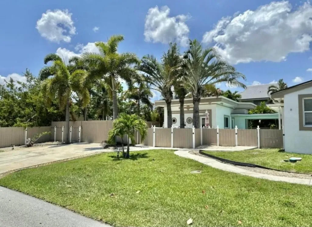 698 Forsyth Street Boca Raton FL 33487
