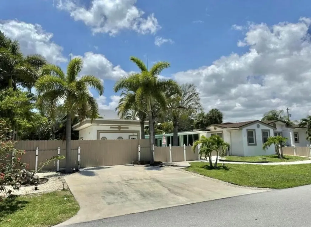 698 Forsyth Street Boca Raton FL 33487