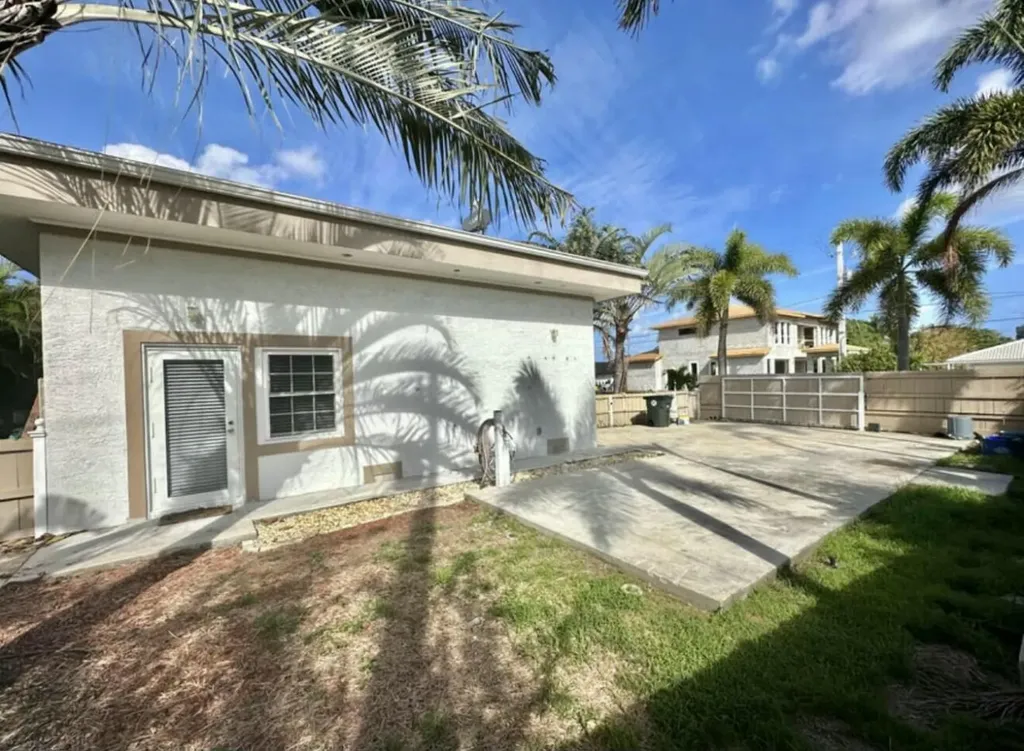 698 Forsyth Street Boca Raton FL 33487