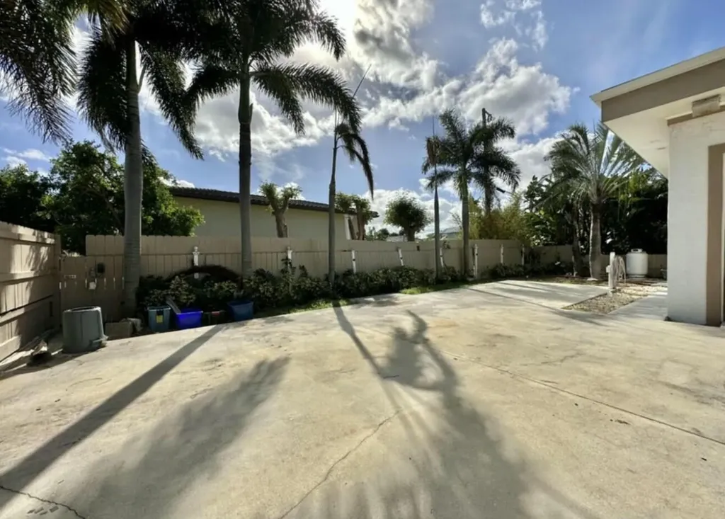 698 Forsyth Street Boca Raton FL 33487