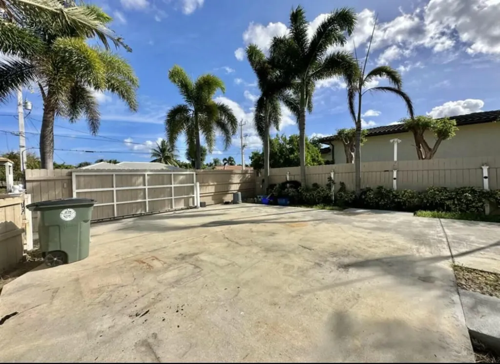 698 Forsyth Street Boca Raton FL 33487
