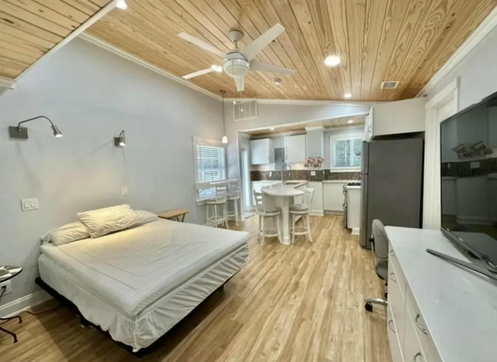 698 Forsyth Street Boca Raton FL 33487