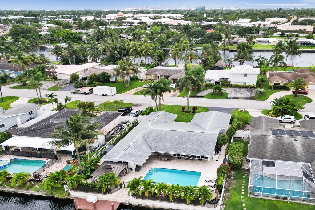 411 SW 18th Court Pompano Beach FL 33060