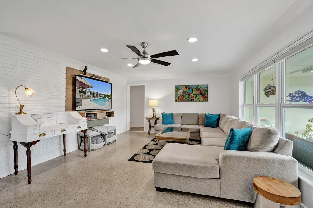 411 SW 18th Court Pompano Beach FL 33060