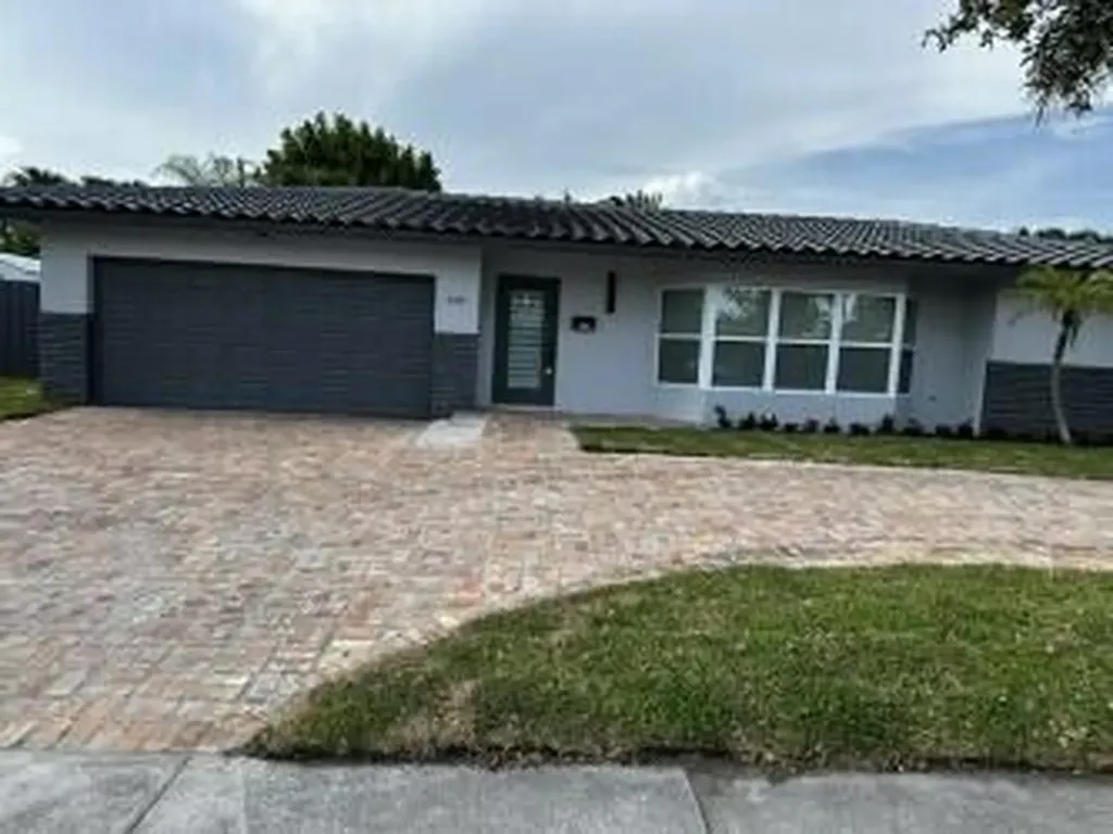 2521 NE 45th Street Lighthouse Point FL 33064