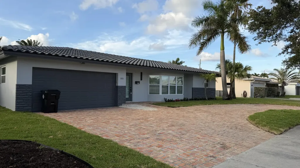 2521 NE 45th Street Lighthouse Point FL 33064