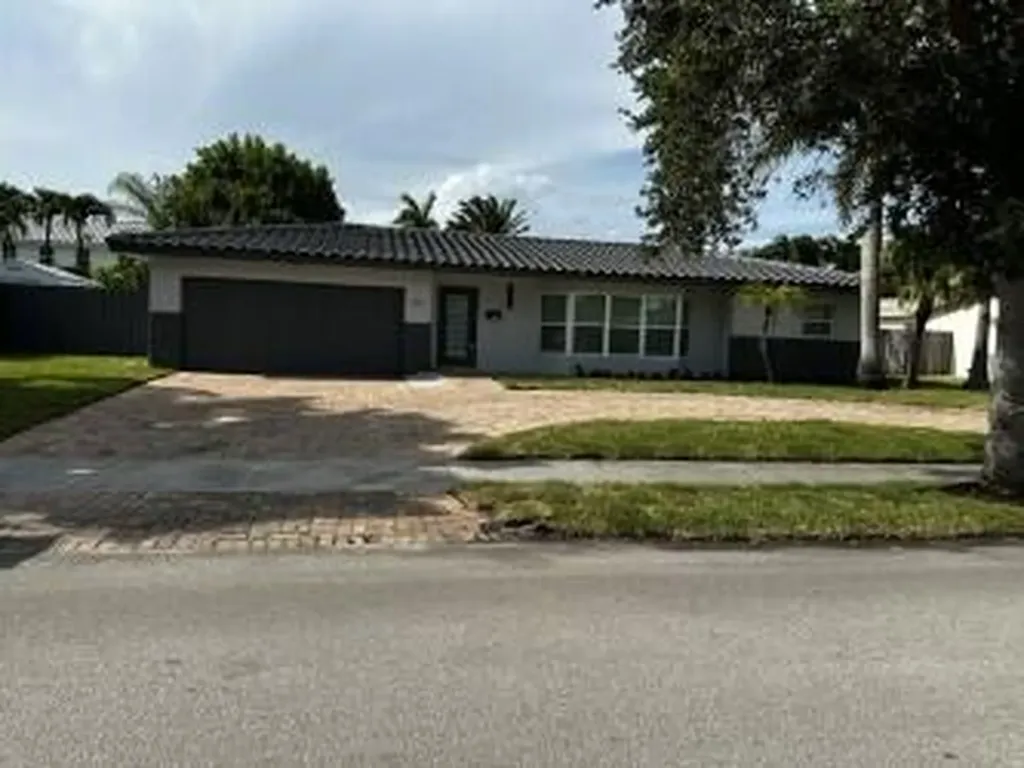 2521 NE 45th Street Lighthouse Point FL 33064