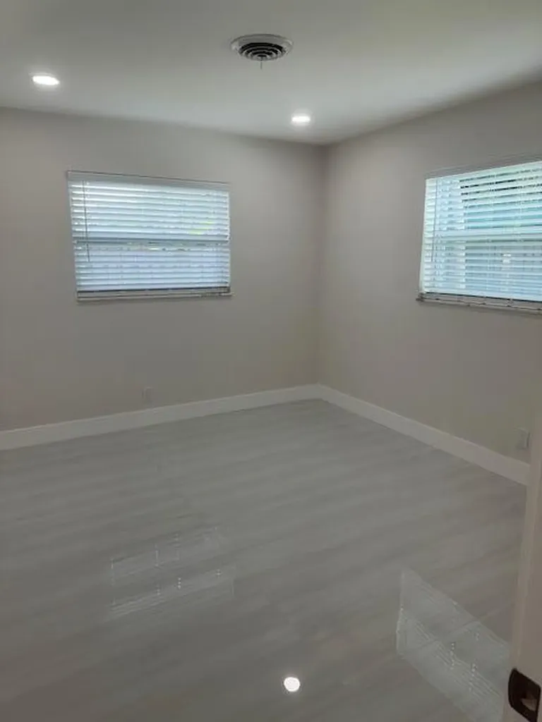 2521 NE 45th Street Lighthouse Point FL 33064