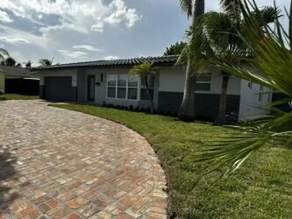 2521 NE 45th Street Lighthouse Point FL 33064