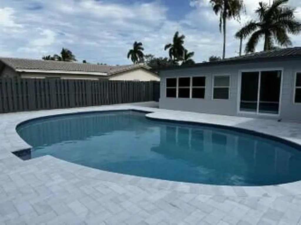 2521 NE 45th Street Lighthouse Point FL 33064