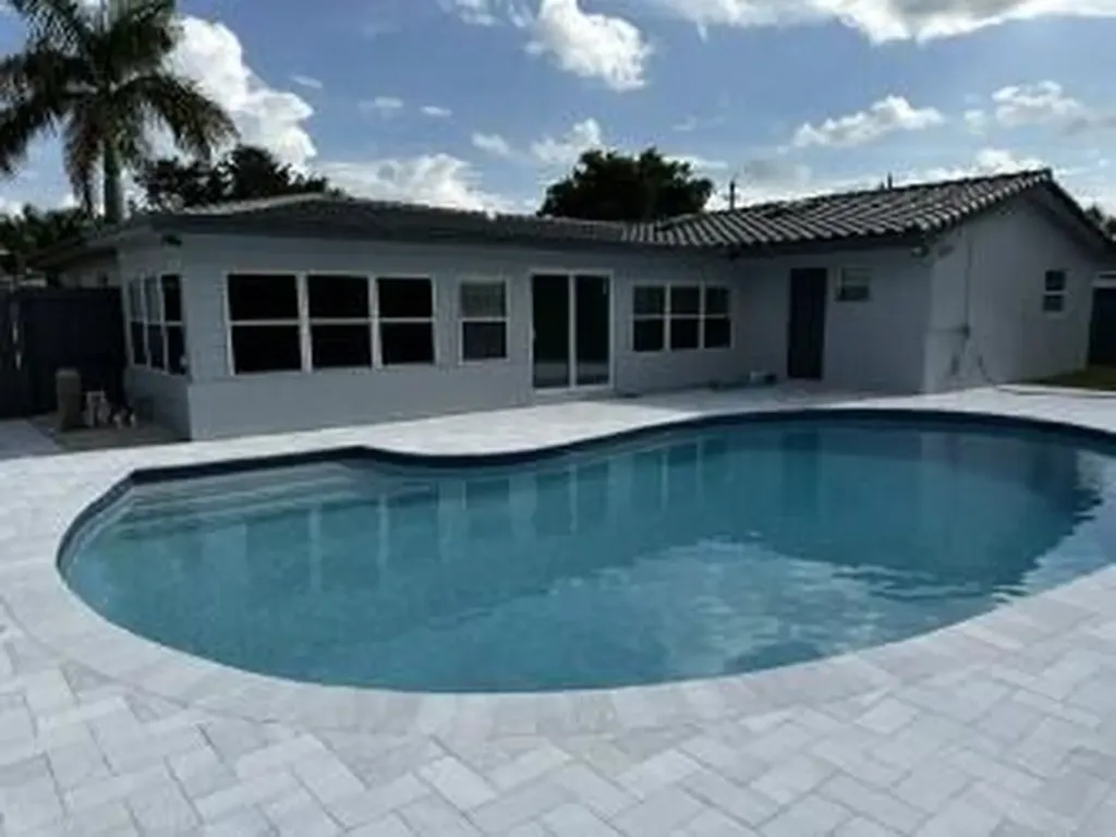2521 NE 45th Street Lighthouse Point FL 33064