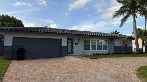 2521 NE 45th Street Lighthouse Point FL 33064