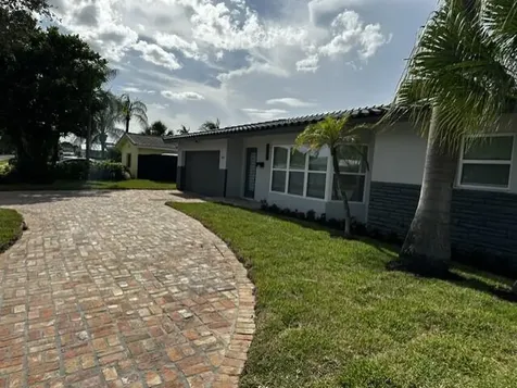 2521 NE 45th Street Lighthouse Point FL 33064