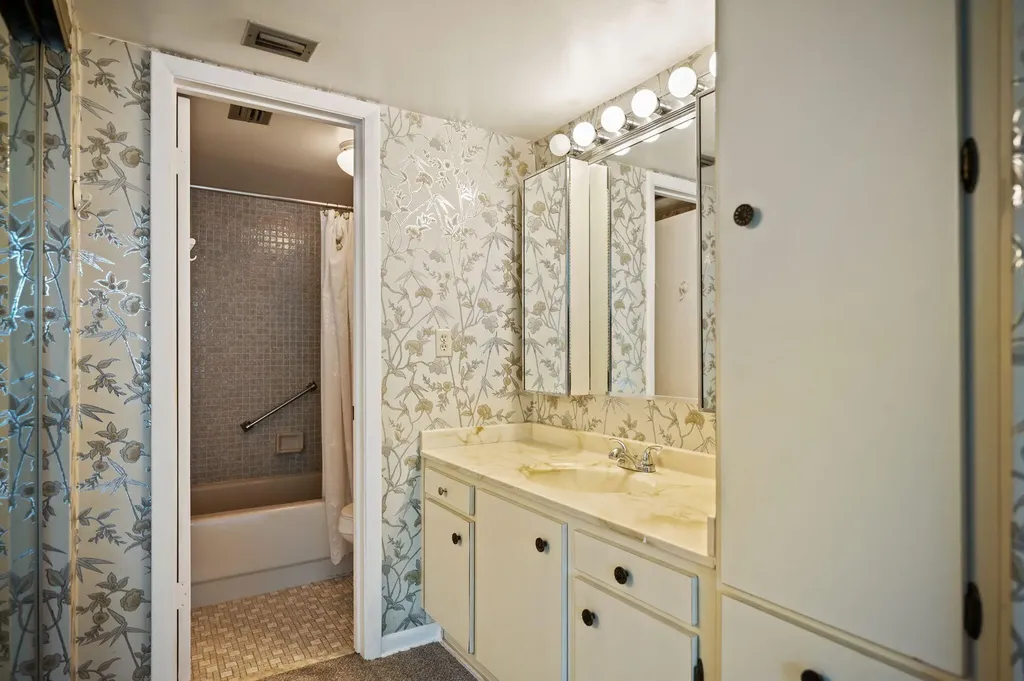 900 Colony Point Circle Pembroke Pines FL 33026