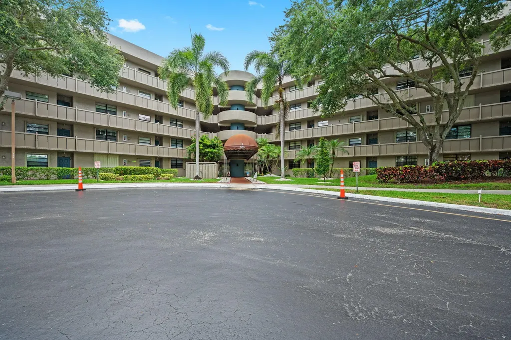 900 Colony Point Circle Pembroke Pines FL 33026