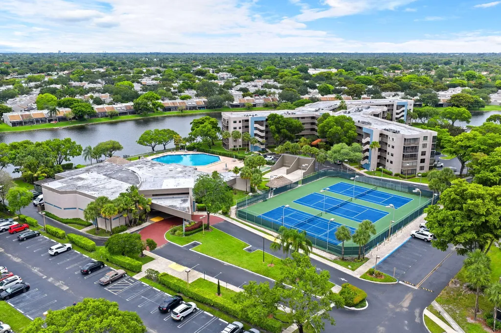 900 Colony Point Circle Pembroke Pines FL 33026