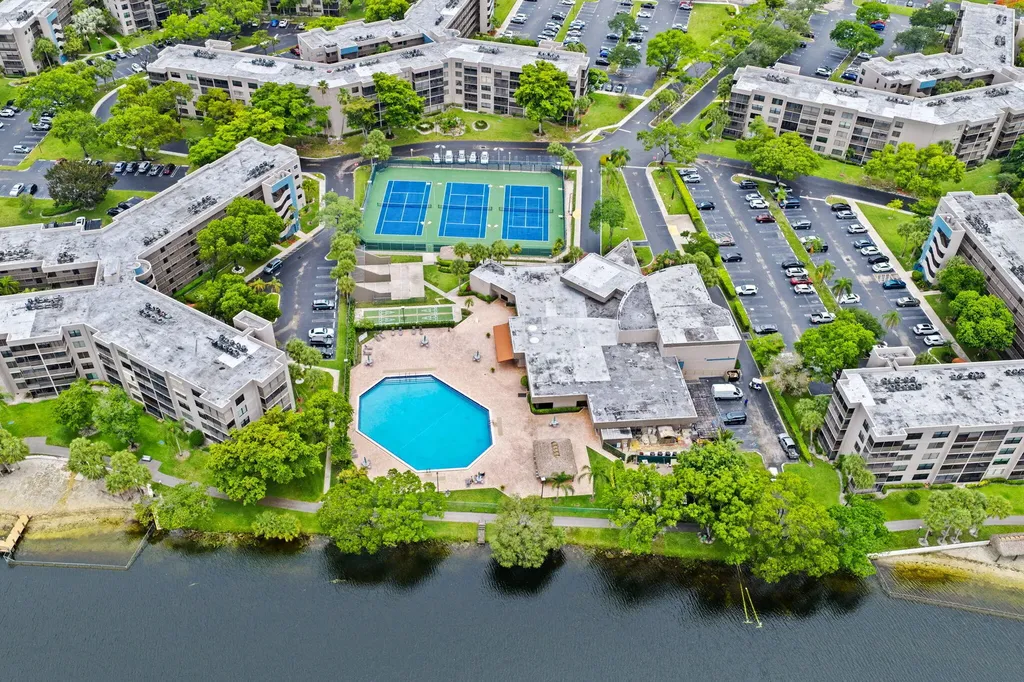 900 Colony Point Circle Pembroke Pines FL 33026
