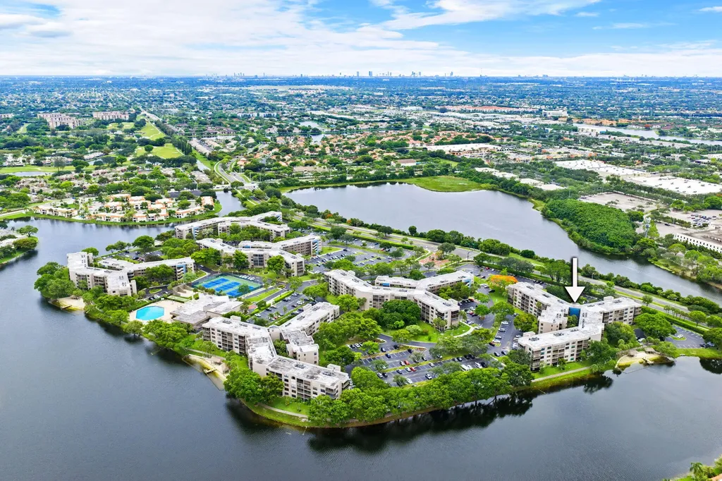 900 Colony Point Circle Pembroke Pines FL 33026