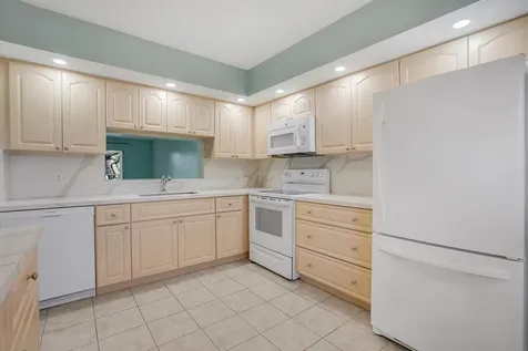 12800 SW 7th Pembroke Pines FL 33027