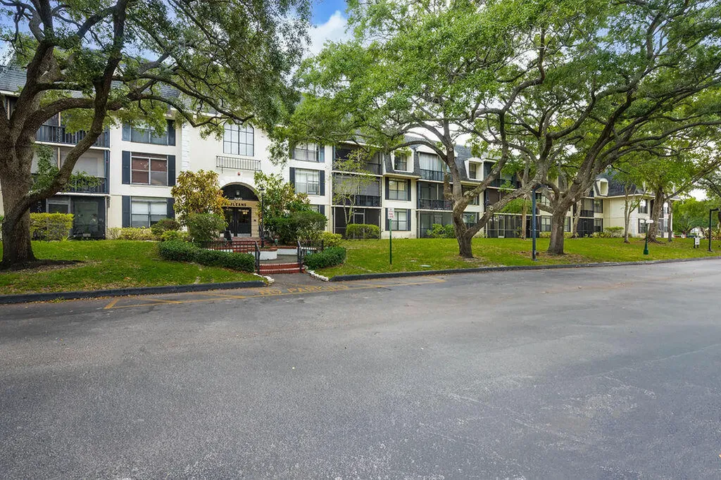 3680 Inverrary Drive Lauderhill FL 33319