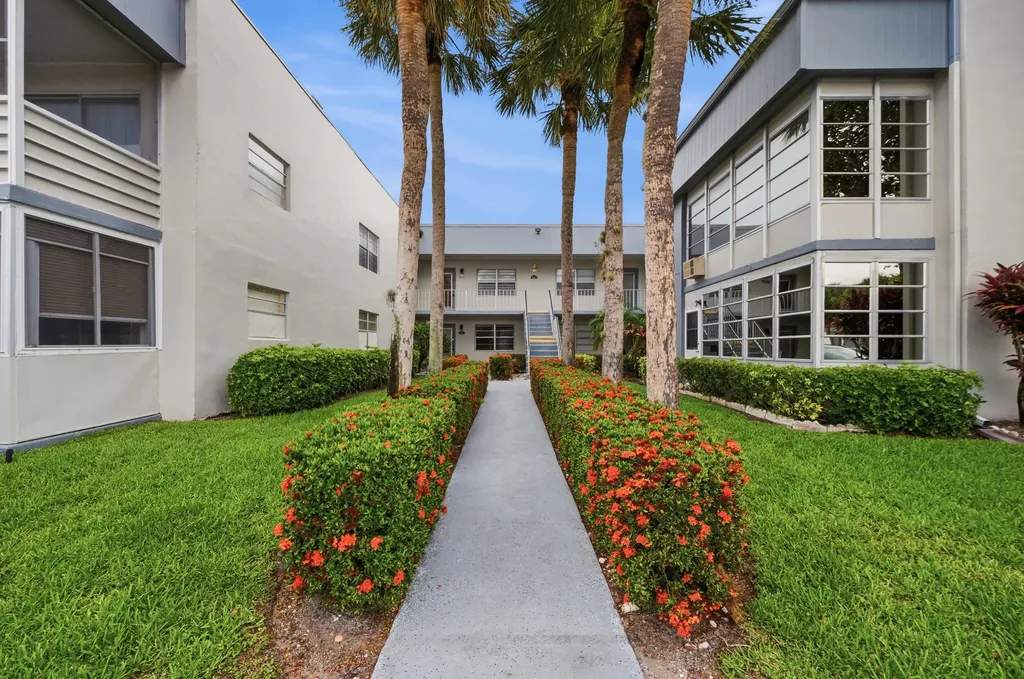 330 Piedmont Delray Beach FL 33484