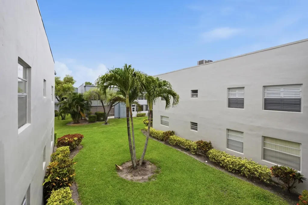 330 Piedmont Delray Beach FL 33484