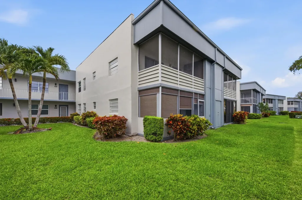 330 Piedmont Delray Beach FL 33484