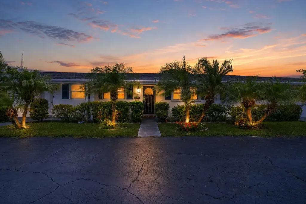 2017 SW Golf Lane Boynton Beach FL 33426