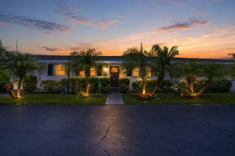 2017 SW Golf Lane Boynton Beach FL 33426