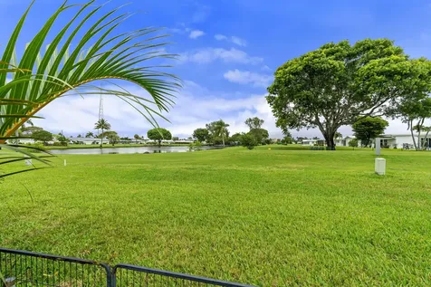 2017 SW Golf Lane Boynton Beach FL 33426