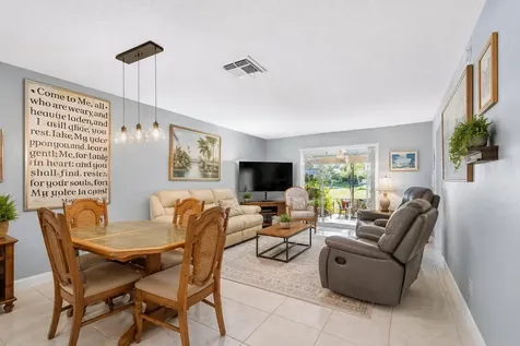 2017 SW Golf Lane Boynton Beach FL 33426