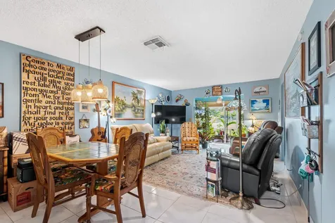 2017 SW Golf Lane Boynton Beach FL 33426