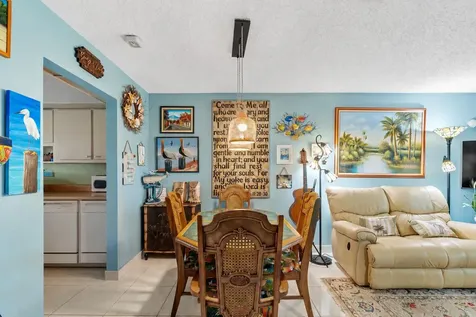 2017 SW Golf Lane Boynton Beach FL 33426
