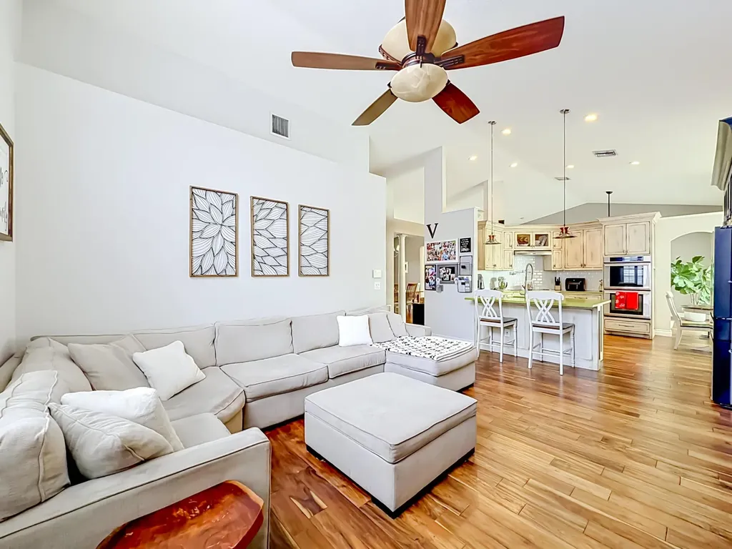 9419 Lake Serena Boca Raton FL 33496