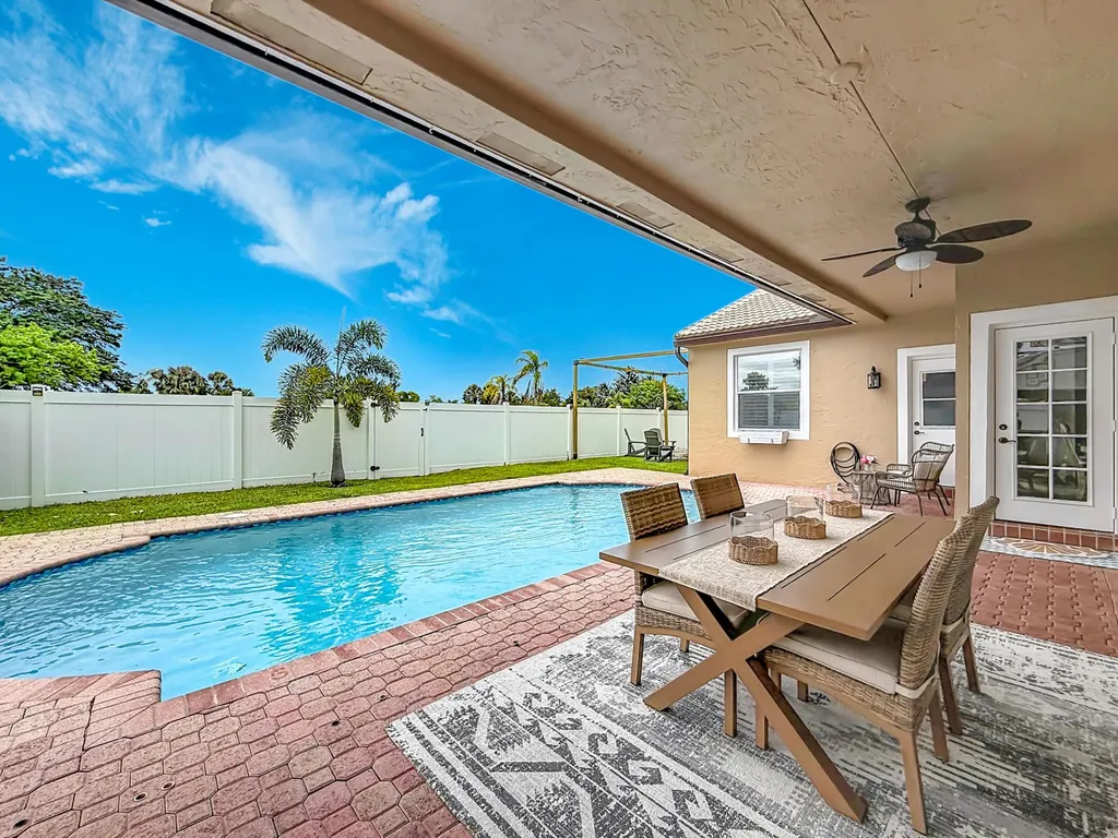 9419 Lake Serena Boca Raton FL 33496
