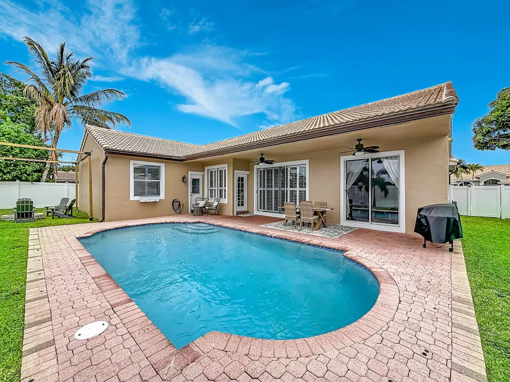 9419 Lake Serena Boca Raton FL 33496
