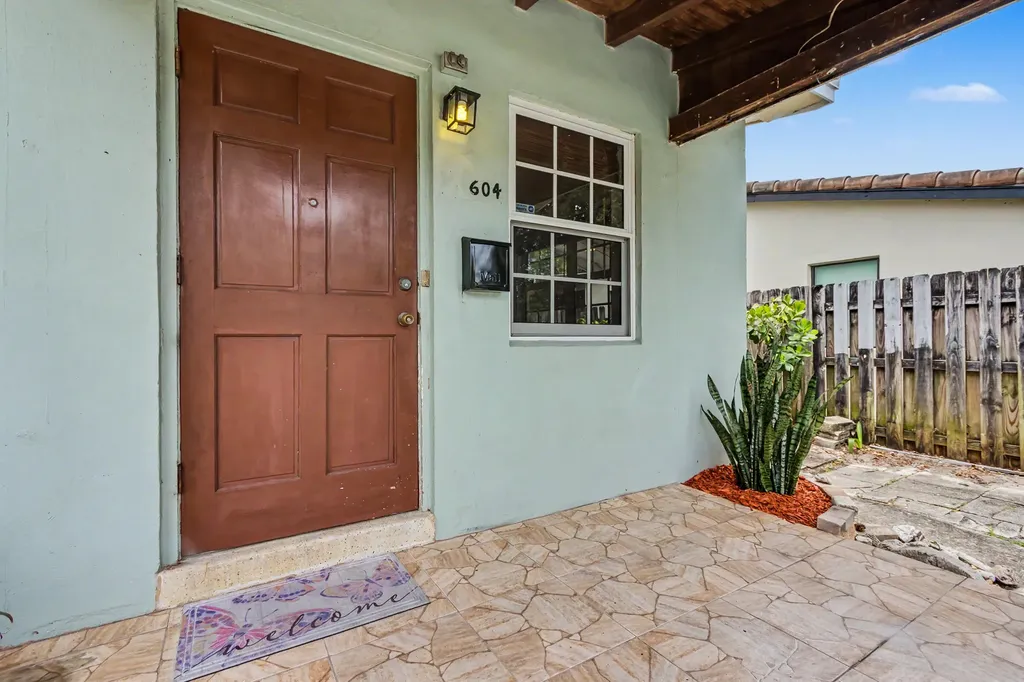 604 NE 14th Place Fort Lauderdale FL 33304
