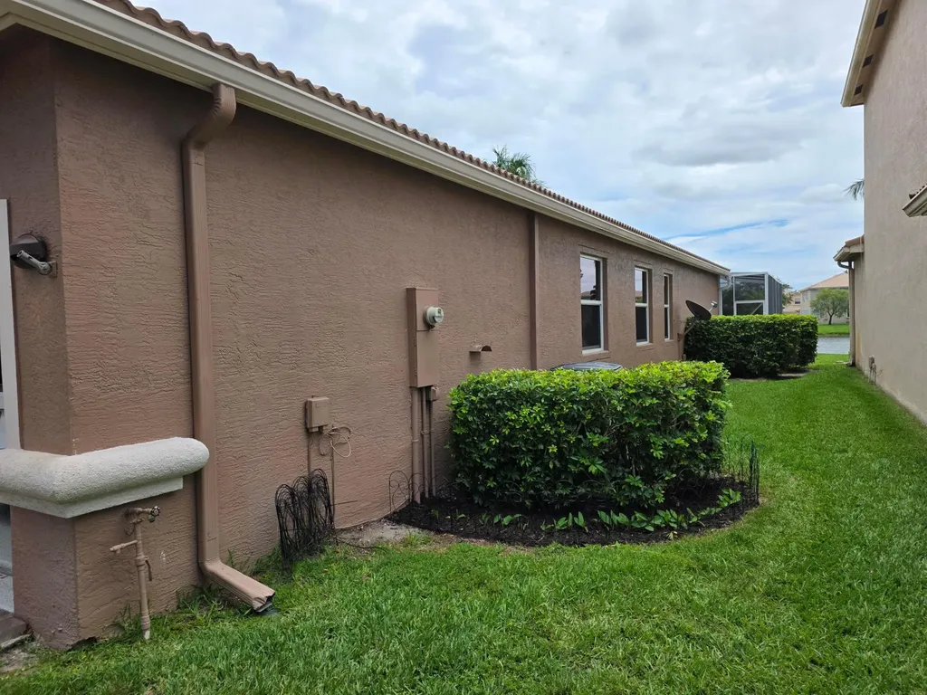 7120 Via Lake Worth FL 33467