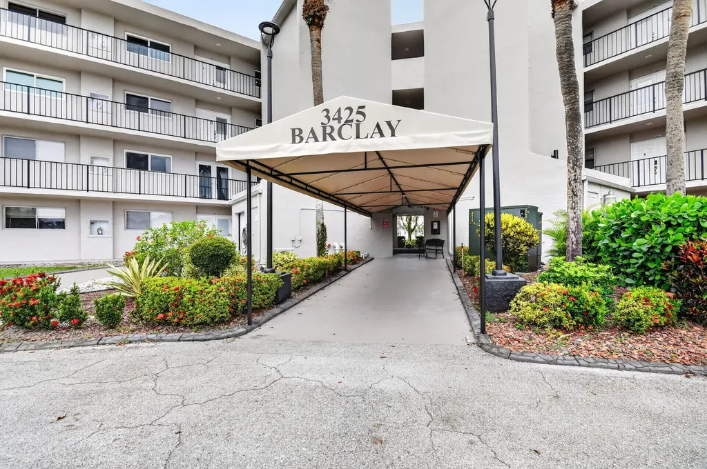 3425 Via Poinciana Lake Worth FL 33467