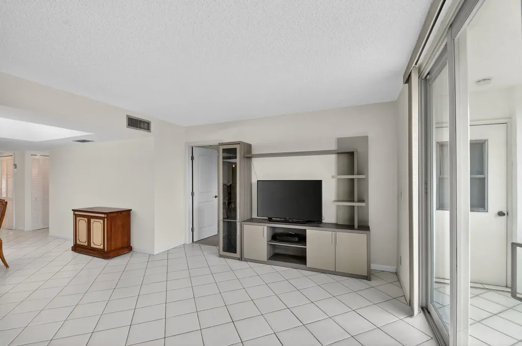 3425 Via Poinciana Lake Worth FL 33467