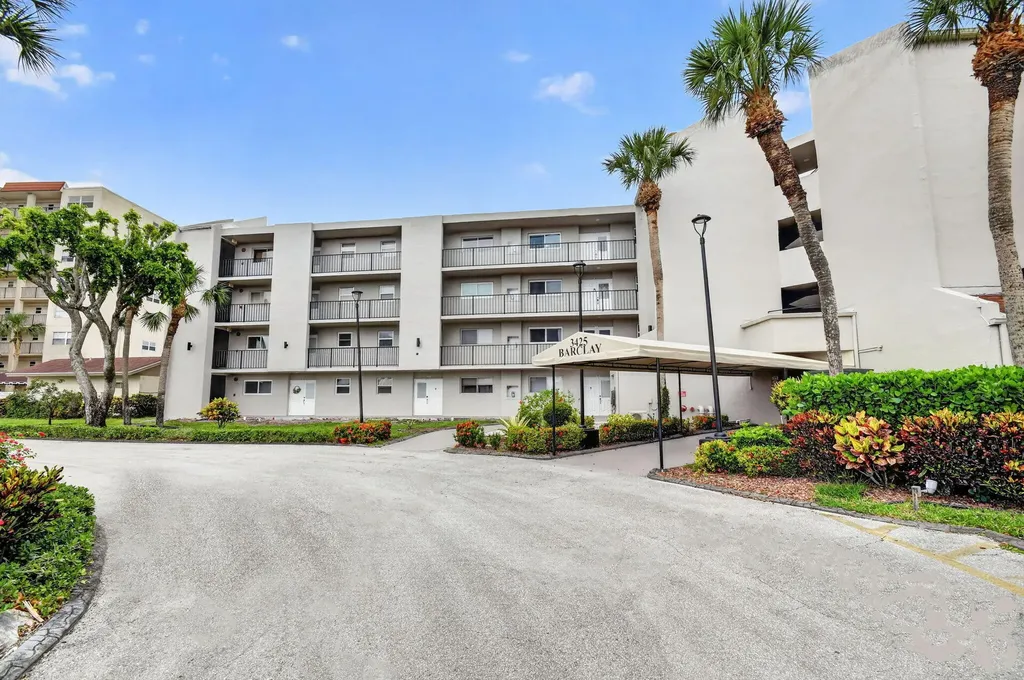 3425 Via Poinciana Lake Worth FL 33467